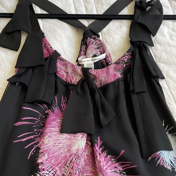 GORGEOUS Silk halter designers top - Picture 3 of 7